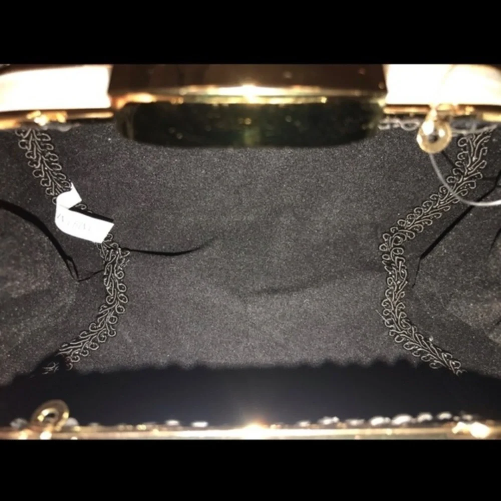 NWT last 2!!!Closing this line! BellaKiara wow! Clutch with detachable chain🎉